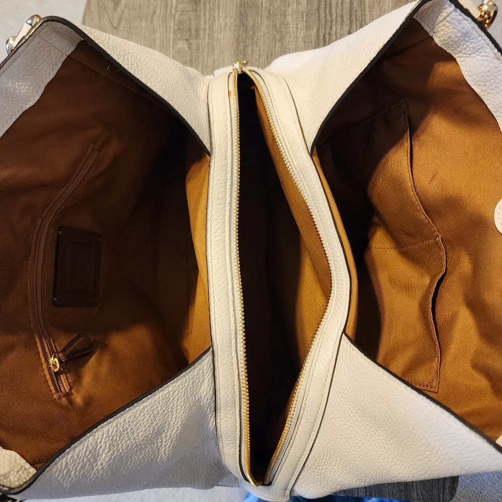 NWOT Coach Hallie Shoulder Bag Tote Pebble Leather White/Gold - Picture 11 of 16